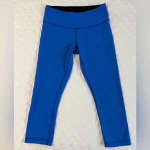 Lululemon cropped yoga leggings, light blue, size 6
